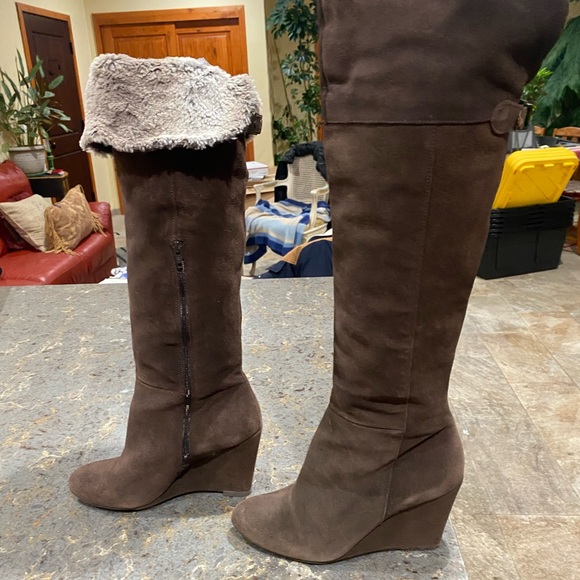 Brand: BCBGeneration Model: BG-Mocha Color: Onyx Oily calf suede Size: 9 - Picture 5 of 10